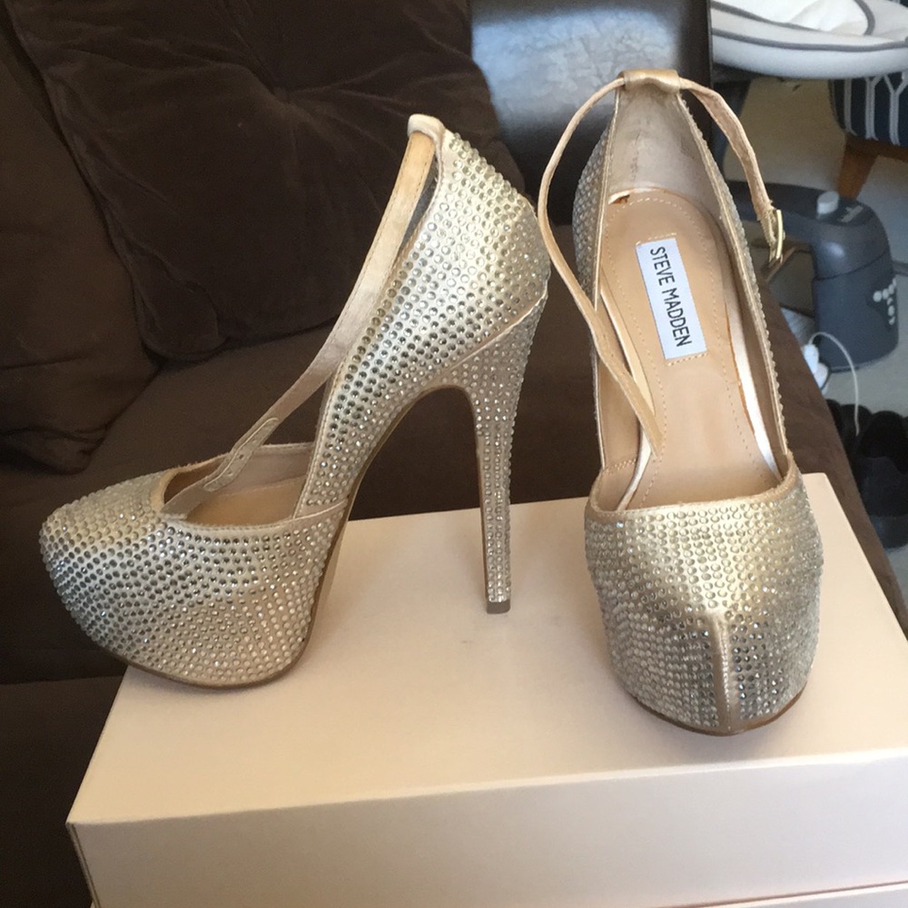 Steve Madden Deeny-R Champagne Platform Pumps (6M)